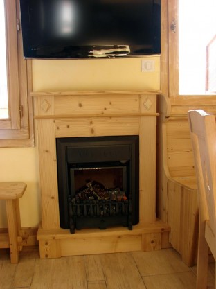 30 – Meuble – (En collaboration avec M. Jean-Benoit Boisset – Architecte d’intérieur)