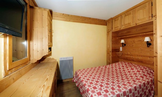37 – Meuble – (En collaboration avec M. Jean-Benoit Boisset – Architecte d’intérieur)