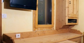 39 – Meuble – (En collaboration avec M. Jean-Benoit Boisset – Architecte d’intérieur)