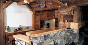 07 – Cuisine – imitation vieux bois – agencement vieux bois et pierre collaboration M. Frédéric Gunié – Artisan